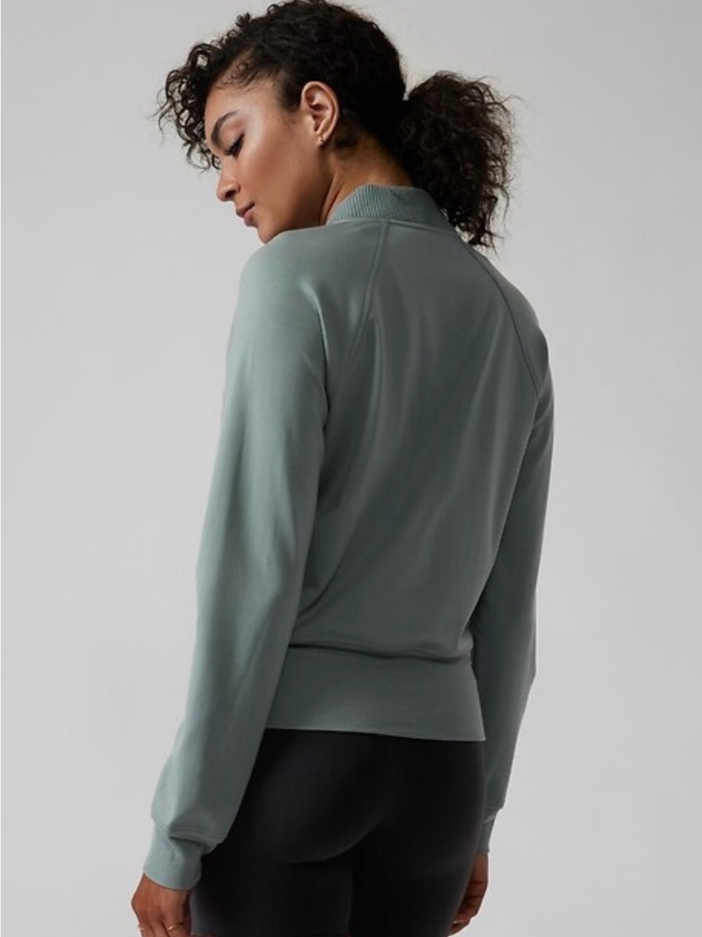 Athleta Lightweight Eastbound Pullover Sweatshirt Sage Gray XS Travel Athleisure - Picture 3 of 10